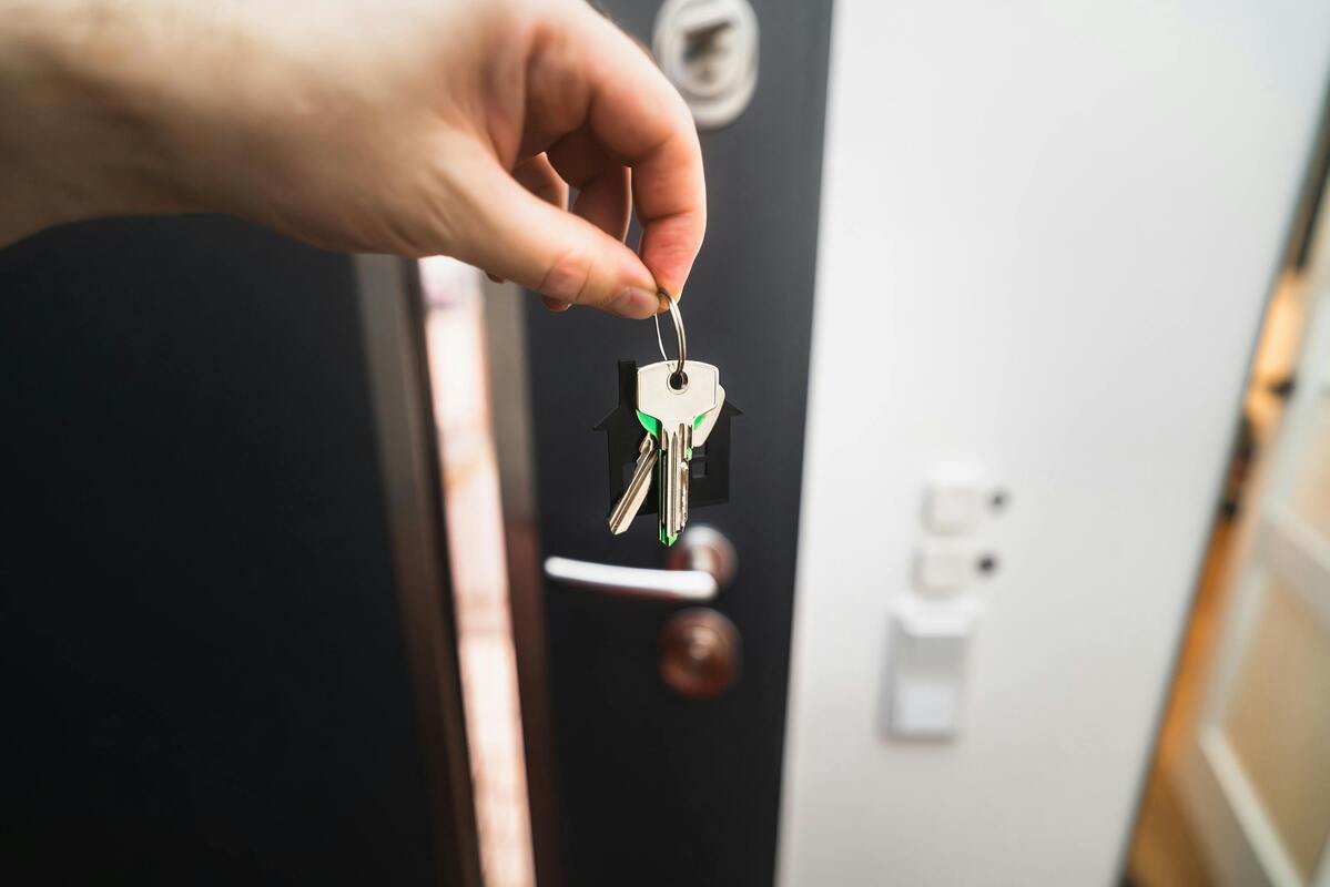What Are The Pros And Cons Of Zero Deposit Schemes?